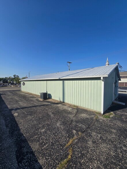 More Photos Of 1444 S A St, Elwood Freestanding For Sale