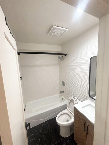 More Photos Of 2626 Cloverfield Blvd, Santa Monica Apartments For Sale