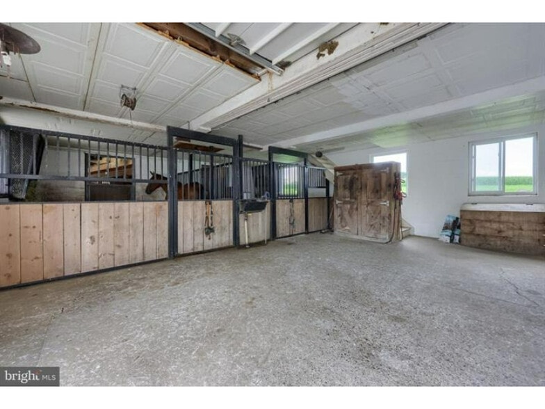 More Photos Of 240 Railroad Ave, Bird In Hand Flex For Sale
