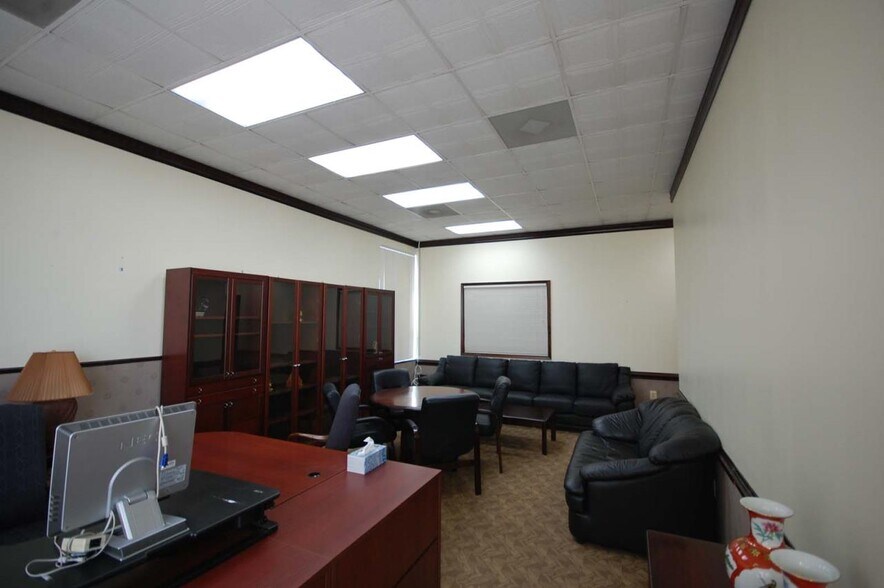 More Photos Of 10730 Connecticut Ave, Kensington Storefront Retail Office For Sale