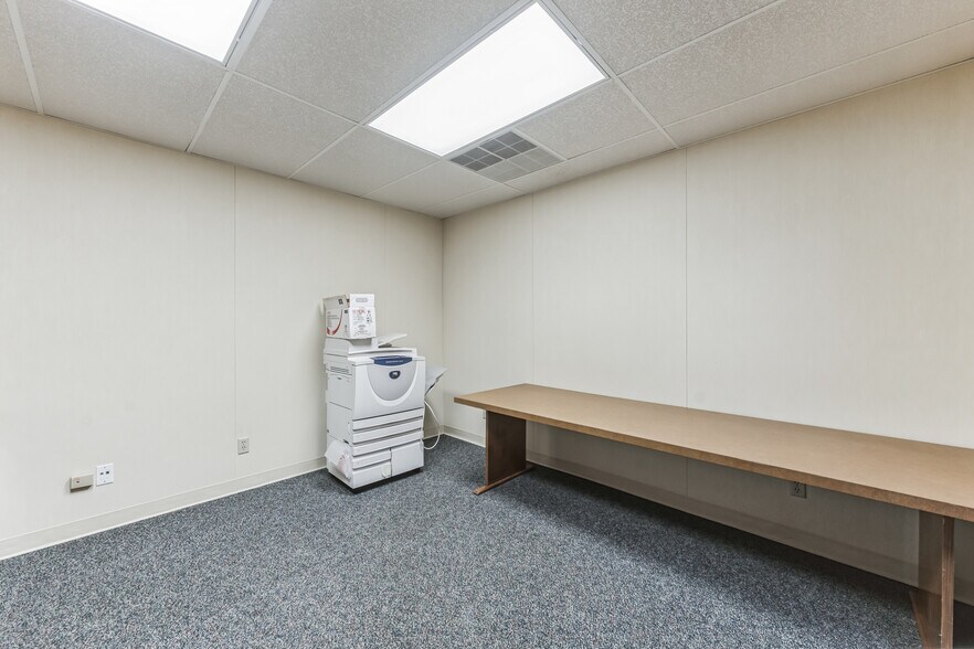 More Photos Of 1611 Old Granger Rd, Taylor Office For Lease