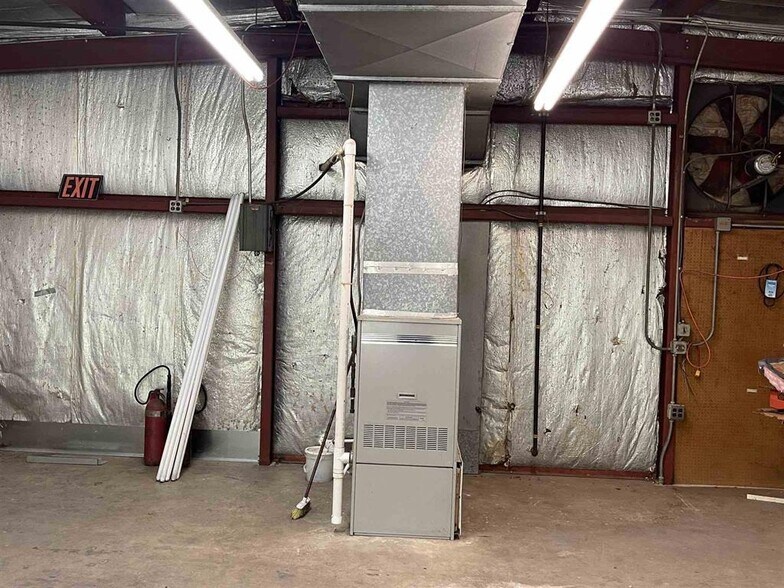 More Photos Of 124 Old Bridgewater Rd, Mount Crawford Warehouse For Sale