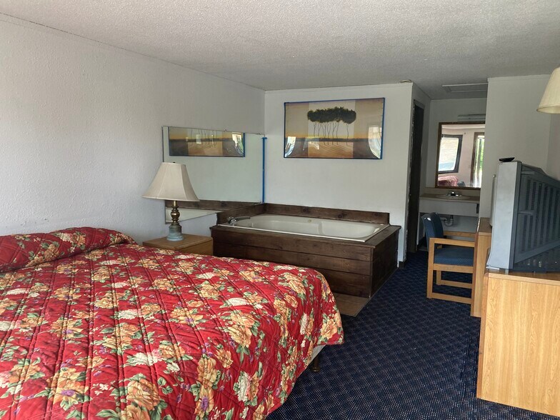 More Photos Of 4380 Pierson Rd, Flint Hotel For Sale