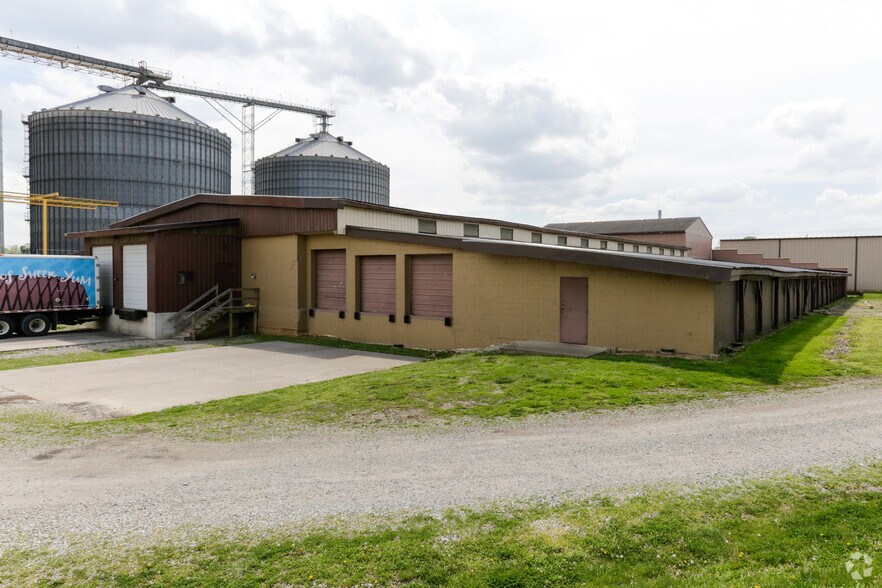 More Photos Of 245 S Watt St, Chillicothe Warehouse For Lease