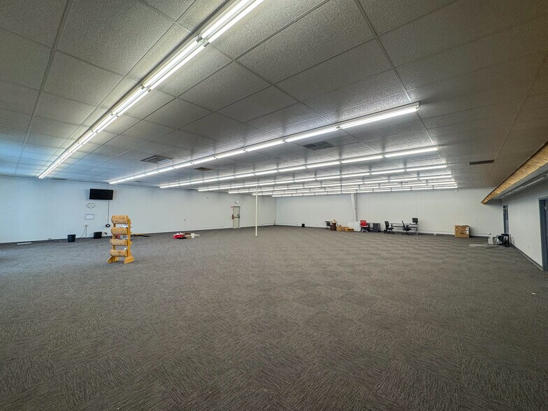More Photos Of 601 9th St S, Great Falls Showroom For Sale