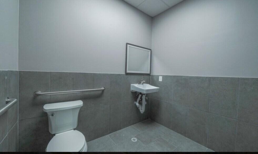 More Photos Of 8051 S Sam Houston Pky, Houston Unknown For Lease