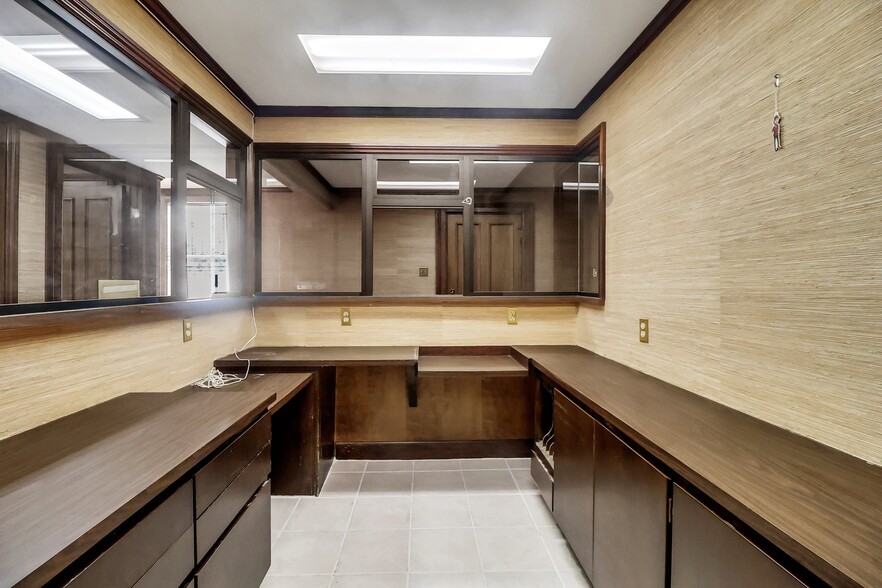 More Photos Of 120-124 W Liberty St, Savannah Office Residential For Sale