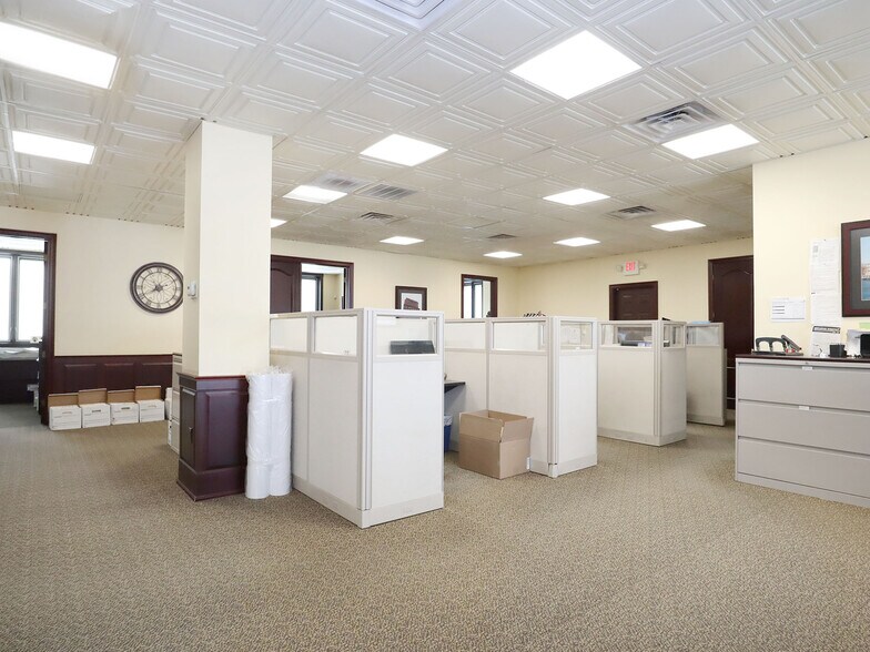 More Photos Of 188 Van Buren St, Staten Island Warehouse For Sale