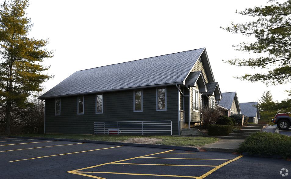 Primary Photo Of 1050-1068 N University Blvd, Middletown Office For Sale