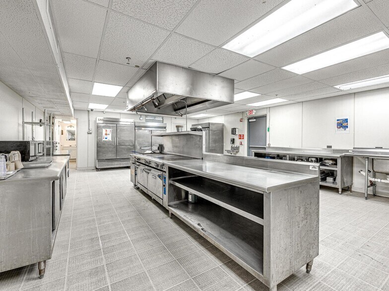 More Photos Of 901 NW 25th St, Oklahoma City Healthcare For Sale