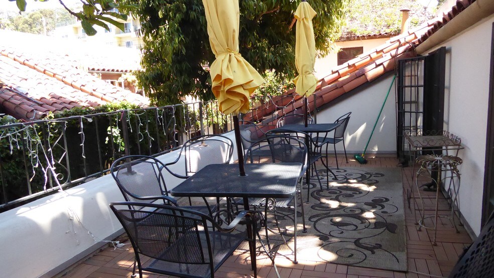 More Photos Of 451-461 E Main St, Ventura Storefront For Lease