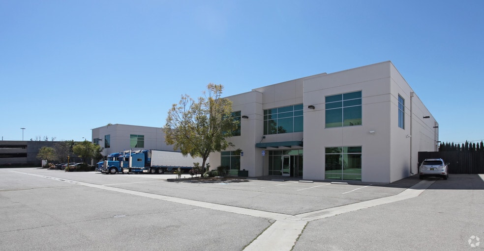 More Photos Of 5651 Mansfield Way, Bell Warehouse For Lease