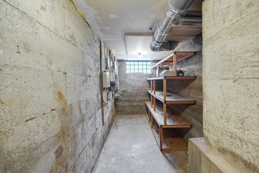 More Photos Of 1230 Fairview Ave SE, Salem Office For Sale