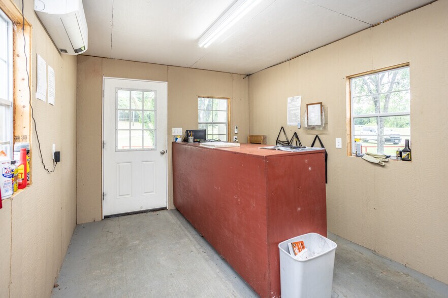 More Photos Of 59 Shawnee Trl, Whitesboro Showroom For Sale