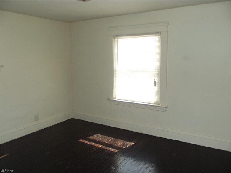 More Photos Of 17051 Libby Rd, Maple Heights Storefront Retail Residential For Lease