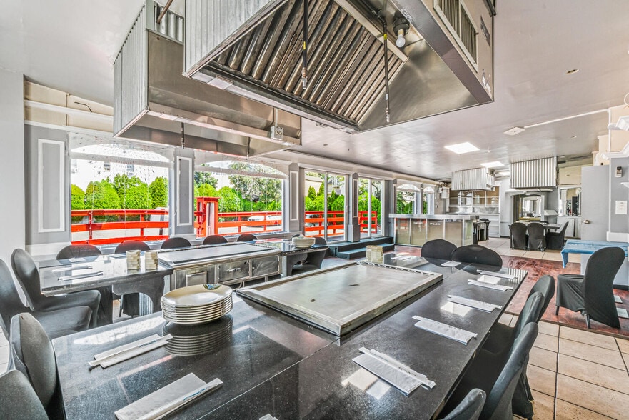 More Photos Of 500 City Island Ave, Bronx Restaurant For Sale