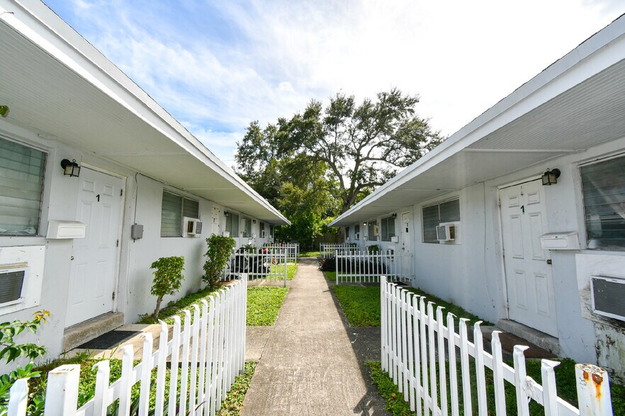 More Photos Of 707-715 SW 5th St, Dania Beach Apartments For Sale