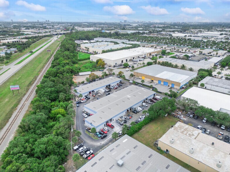More Photos Of 6677 42nd Ter N, West Palm Beach Warehouse For Lease