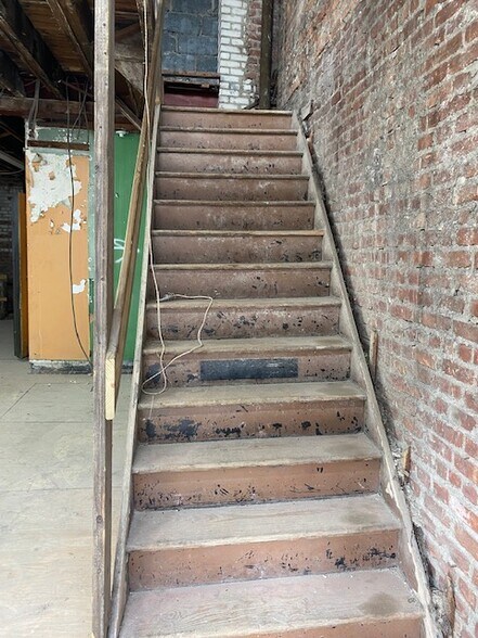 More Photos Of 1539 Covert St, Ridgewood Warehouse For Lease
