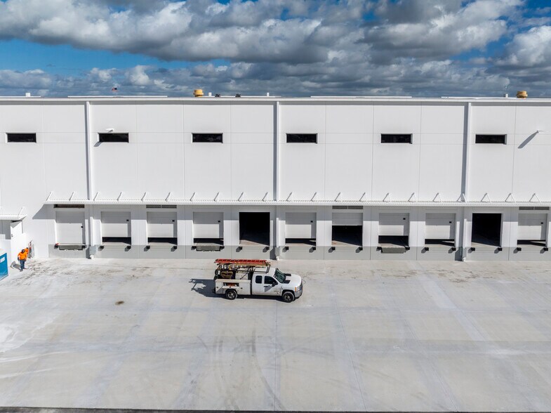 More Photos Of 10900 NW 128th Street, Medley Warehouse For Lease