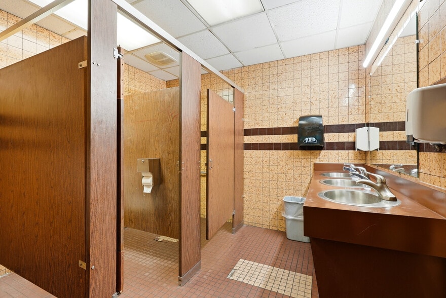 More Photos Of 9 S 1st St, Yakima Restaurant For Sale