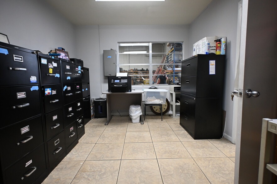 More Photos Of 4450 E 10th Ct, Hialeah Warehouse For Sale