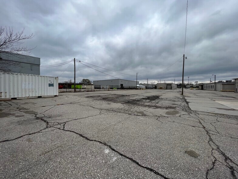 More Photos Of 11530 Stephens Rd, Warren Warehouse For Lease