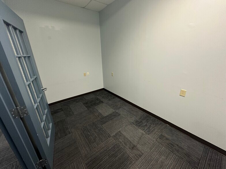 More Photos Of 7752-7756 Gateway Ln, Concord Medical For Lease