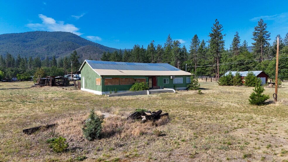 More Photos Of 5331 Easy St, Yreka General Retail For Sale