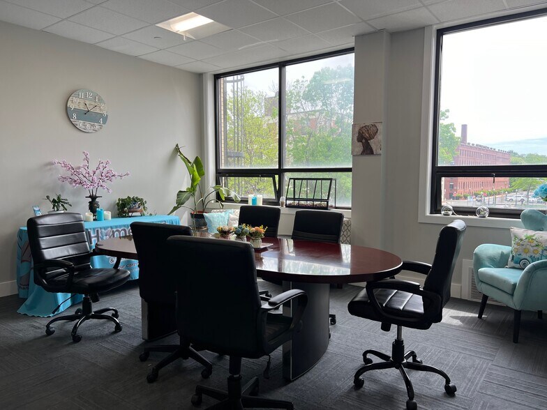 More Photos Of 133-141 State St, Springfield Storefront Retail Office For Sale