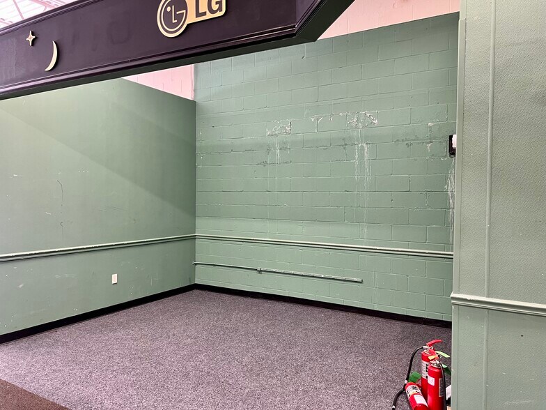 More Photos Of 2850 N Market St, Shreveport General Retail For Sale