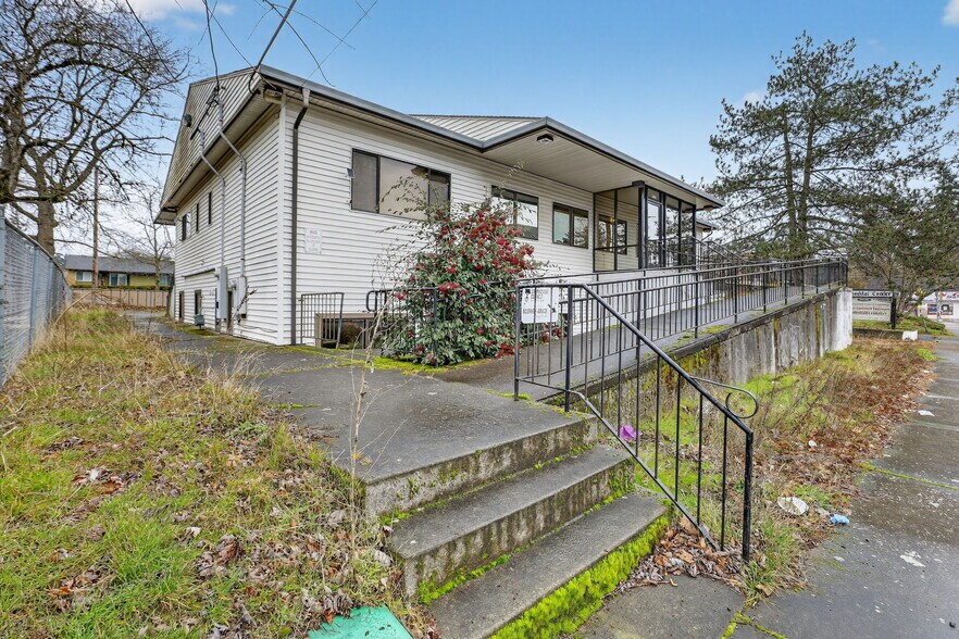 Primary Photo Of 12135 SE Lincoln St, Portland Office For Sale