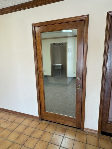 More Photos Of 1617 Greenbriar Pl, Oklahoma City Office For Lease