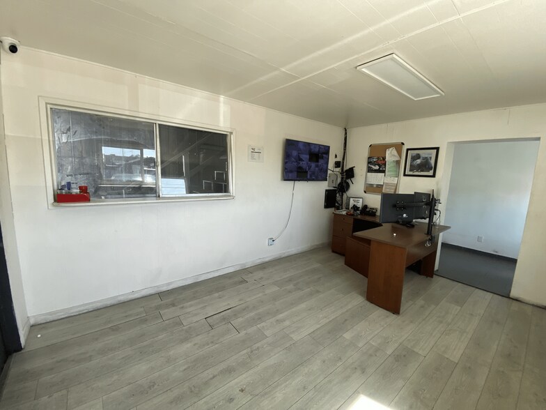 More Photos Of 7620 North Ave, Lemon Grove Service For Lease