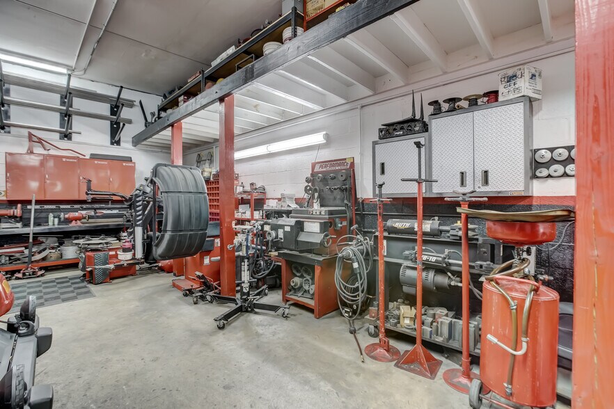 More Photos Of 530 S Dixie Hwy W, Pompano Beach Auto Repair For Sale