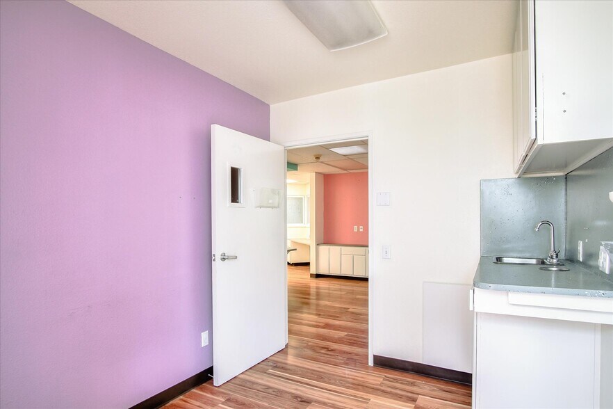 More Photos Of 890 Sunset Dr, Hollister Medical For Lease