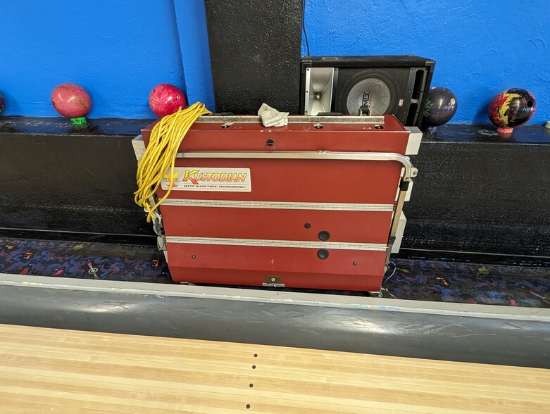 More Photos Of 124 W Boston St, Brookfield Bowling Alley For Sale