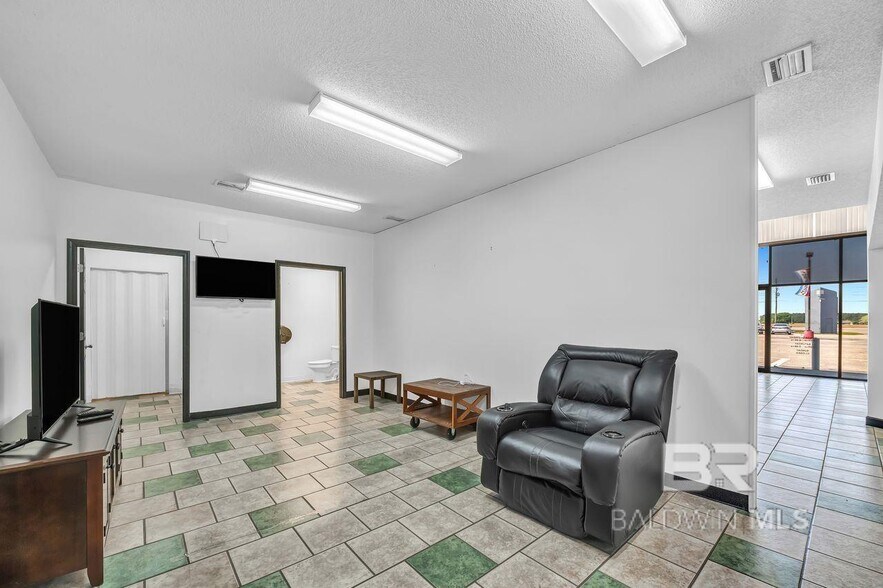 More Photos Of 20870 State Highway 59, Robertsdale Freestanding For Lease