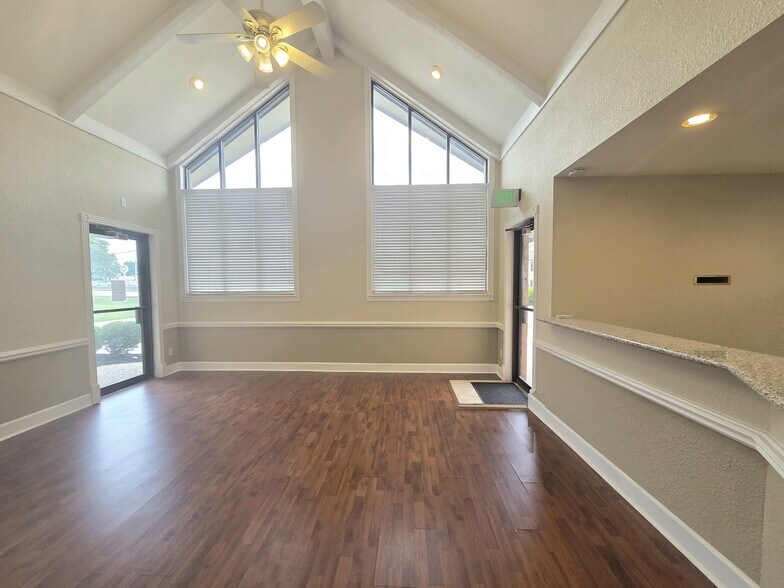 More Photos Of 2204 Sunpark Dr, Conroe Office For Sale
