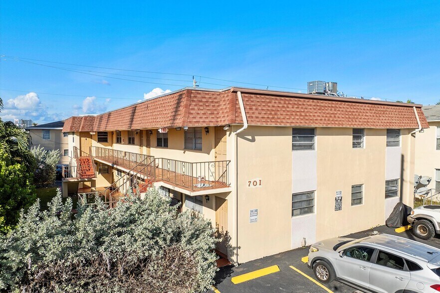 More Photos Of 701 NE 8th St, Hallandale Beach Apartments For Sale