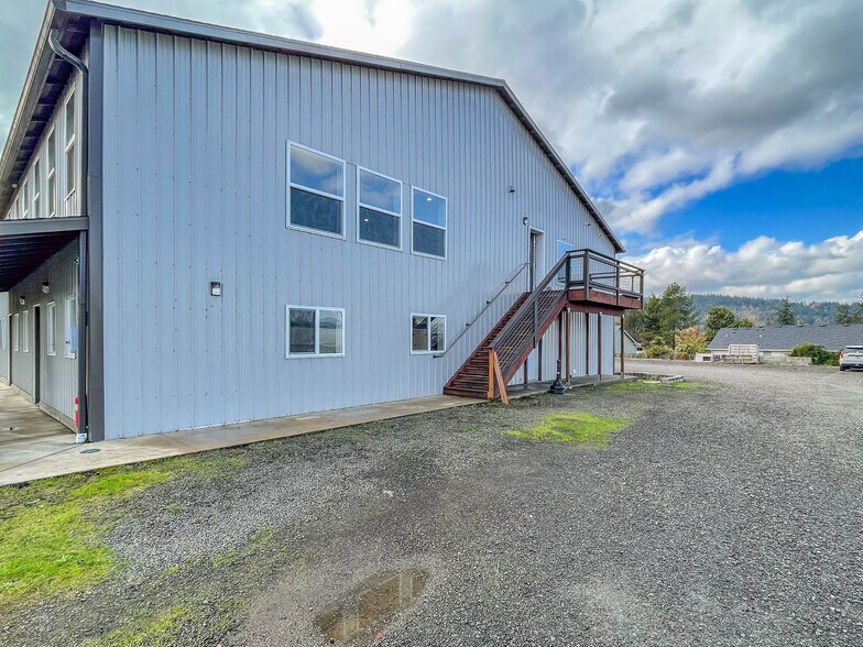More Photos Of 1625 W Duke Rd, Sutherlin Warehouse For Sale