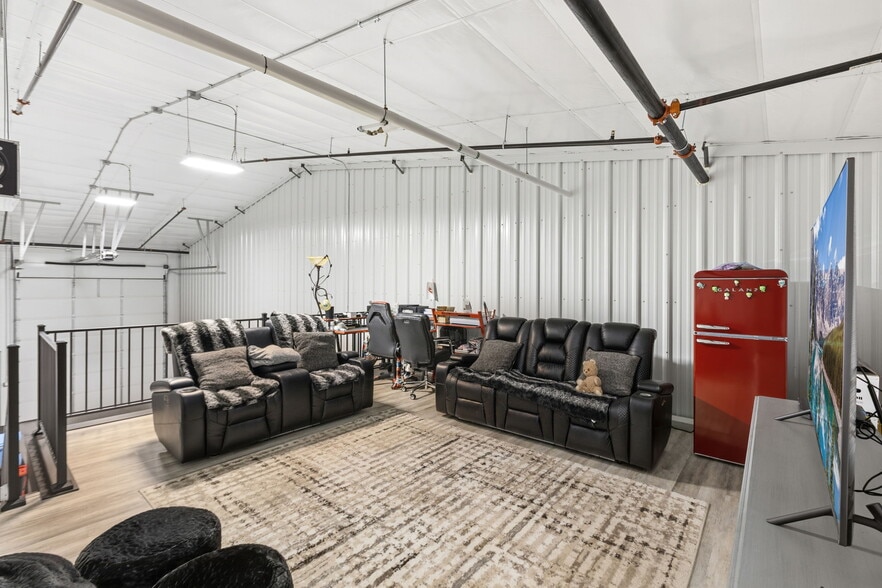 More Photos Of 360 Rancho Dr, Windsor Self Storage For Sale