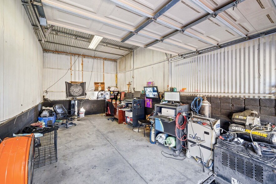 More Photos Of 10565 Limonite Ave, Jurupa Valley Warehouse For Lease