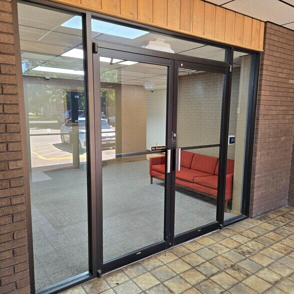 More Photos Of 1309-1313 W Ash Ave, Duncan Office For Sale