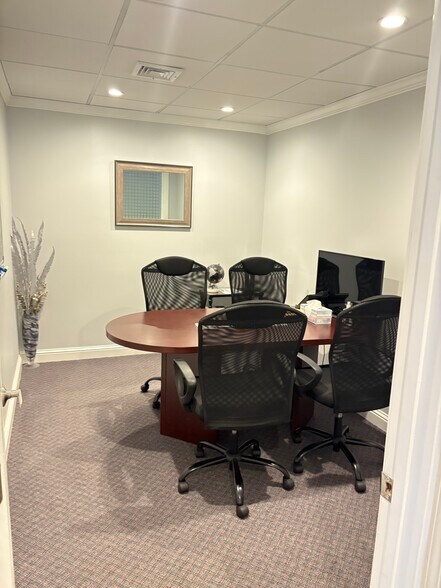 More Photos Of 76 Northeastern Blvd, Nashua Office For Sale