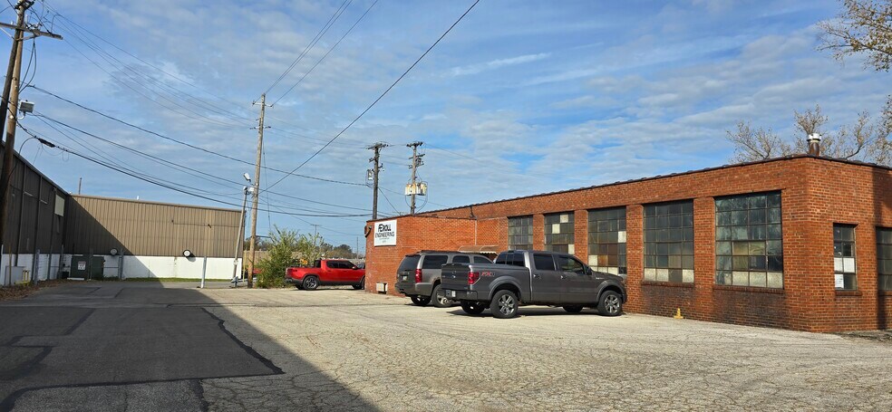 More Photos Of 18513 Euclid Ave, Cleveland Unknown For Lease