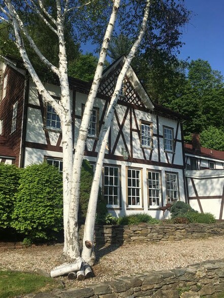 More Photos Of 3290 Ma-23, Hillsdale Hotel For Sale