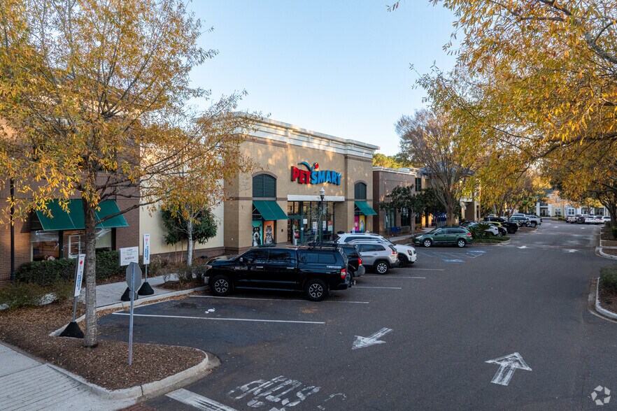 More Photos Of 600 Long Point Rd, Mount Pleasant Unknown For Lease