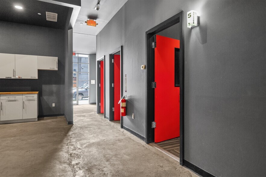 More Photos Of 327 Douglass St, Brooklyn Storefront For Sale