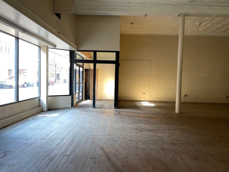More Photos Of 1317 E Carson St, Pittsburgh General Retail For Sale